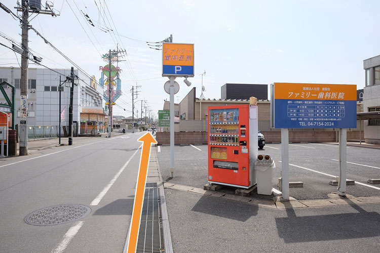 道なりに進み、ファミリー歯科医院さんの前を通過します。